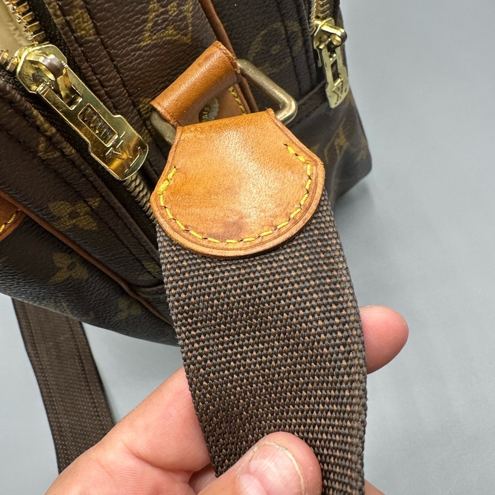 Louis Vuitton Reporter GM Monogram
Canvas Messenger Bag - Picture 9 of 13